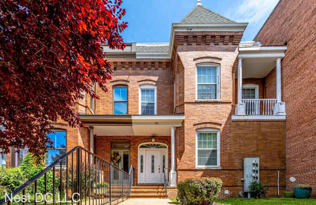 751 Fairmont St NW, Unit 2 Gallery 2