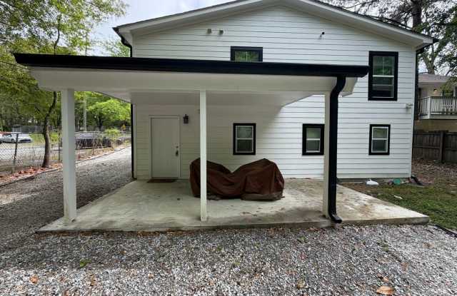 Room in 5 Bedroom Home at Bolton Rd NW Gallery 3