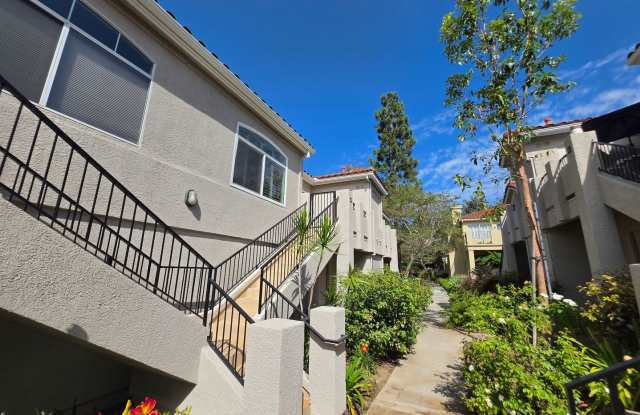 Seagate Colony: Upper 1 Bedroom 1 Bath Condo Gallery 3