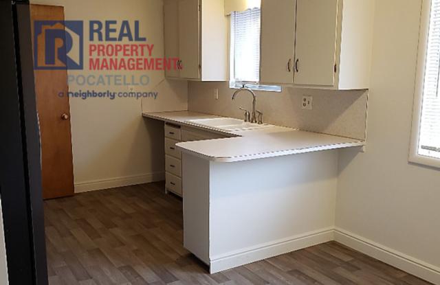 3 Bedroom 1 Bath Home - 1 car garage - PET NEGOTIABLE Gallery 3