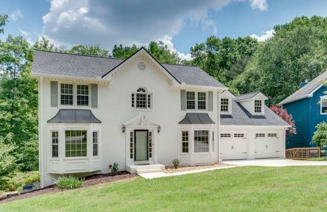 Gorgeous Fully Restored 4/2.5 w/ Finished Basement & Amazing Backyard! Gallery 1