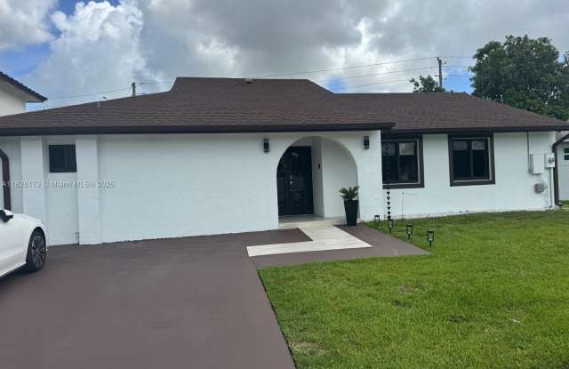 12413 SW 200th Ter photos photos