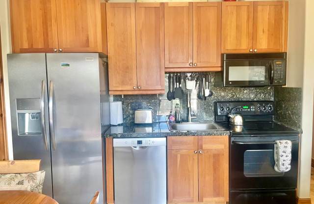 Highlands Green Lodge! Updated One Bedroom close to Main Street! SUMMER ONLY RENTAL! photos photos