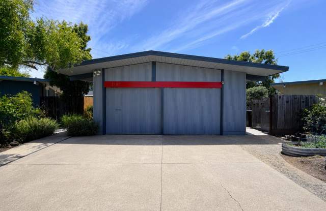 San Mateo 4Bed/2Ba Eichler Home with Putting Green, Vegetable Garden & Designer Finishes photos photos