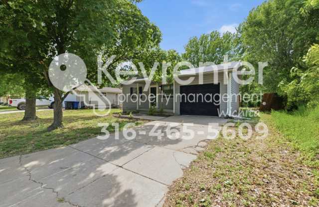 Well maintained 3 bedroom, 2 bath home close to everything you need! photos photos
