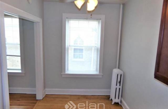 1301 ELMWOOD Gallery 4