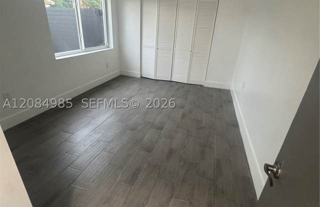 19340 Bel Aire Dr Gallery 1