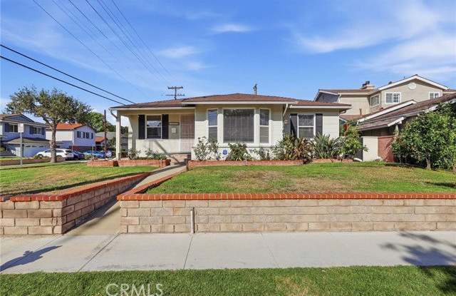 22939 Ocean Avenue Gallery 1