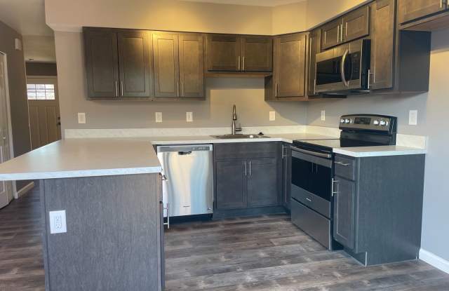 3bd/1.5 Bath Condo in Hazelwood - Remodeled with new Cabinets & New Appliances Gallery 1