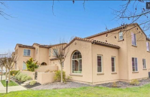 End Unit Townhome with Privacy and Lots of Light! photos photos