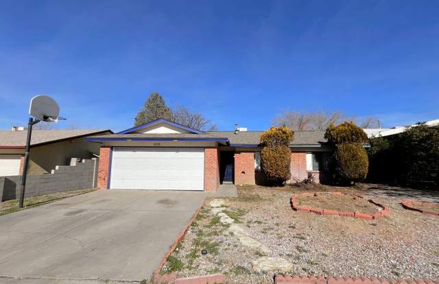 Cute Ranch Home In NE Albuquerque! photos photos