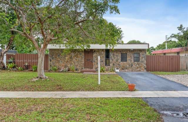 6902 NW 78th St photos photos
