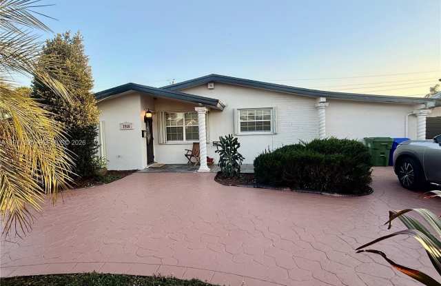 7910 NW 12th St photos photos