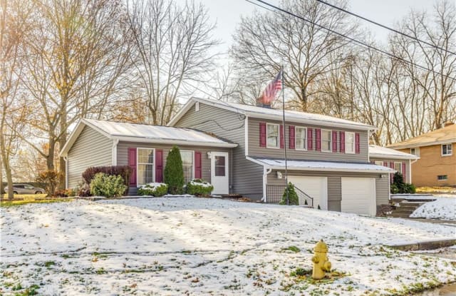 286 Quincy Ave - 286 Quincy Avenue, Barberton, OH 44203