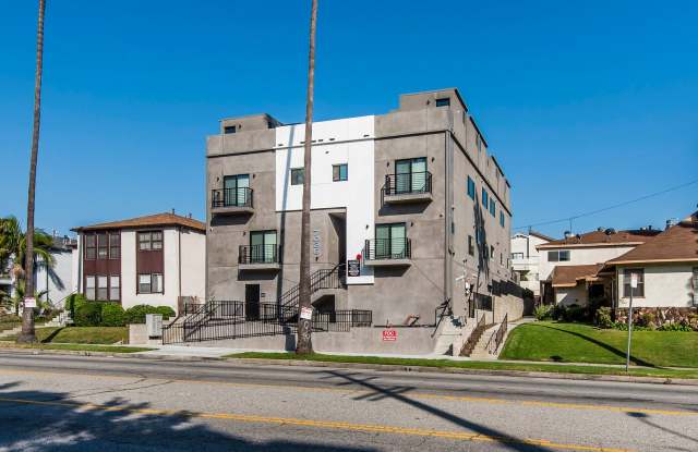 Come home to our modern townhomes in Westchester! Gallery 3