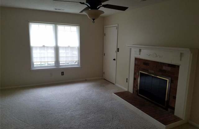 5009 Meadow Pines Place Gallery 2