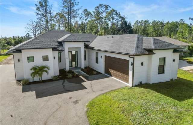 2740 35th Ave NE photos photos