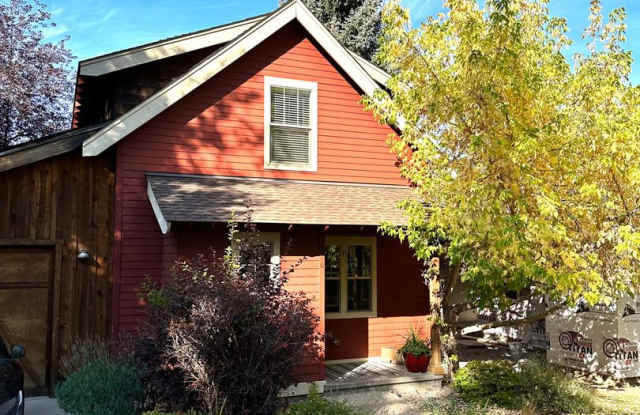 Charming 2 Bed with a Fenced Backyard photos photos
