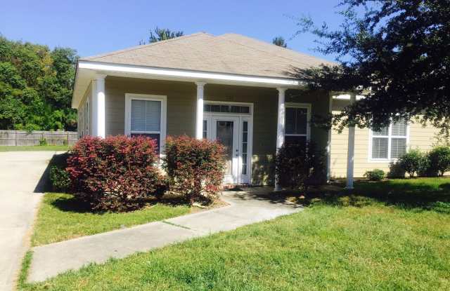 Cute townhouse located within minutes of downtown Ocean Springs! 111 Earle Taylor photos photos