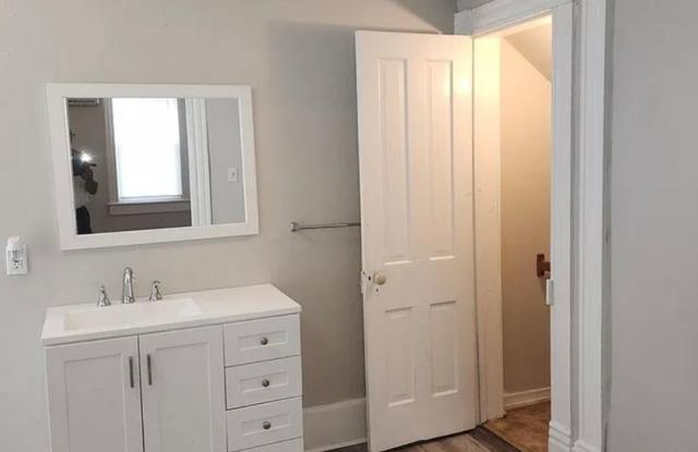 All Utilities Included Duplex in Petersburg Gallery 4
