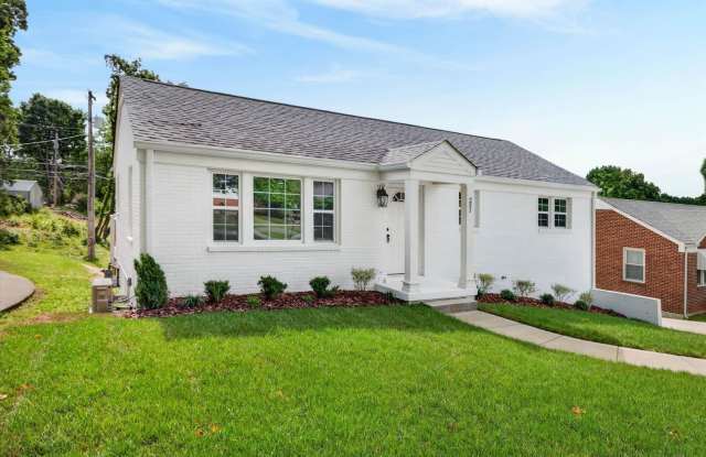 Beautiful Renovated 4 Bedroom Home For Rent With a Large Bonus Room! Gallery 3