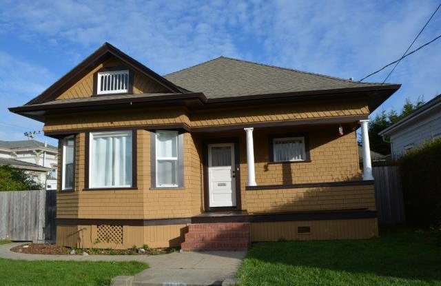 BEAUTIFUL! 3/2, yard, garage, pet friendly - 1419 6th Street, Eureka, CA 95501