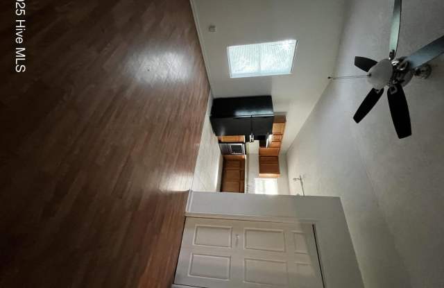 3720 Prices Lane Gallery 3