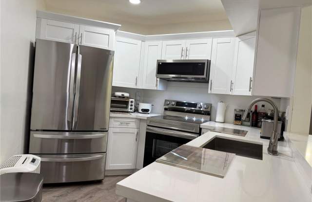 9725 Fontainebleau Boulevard Gallery 2