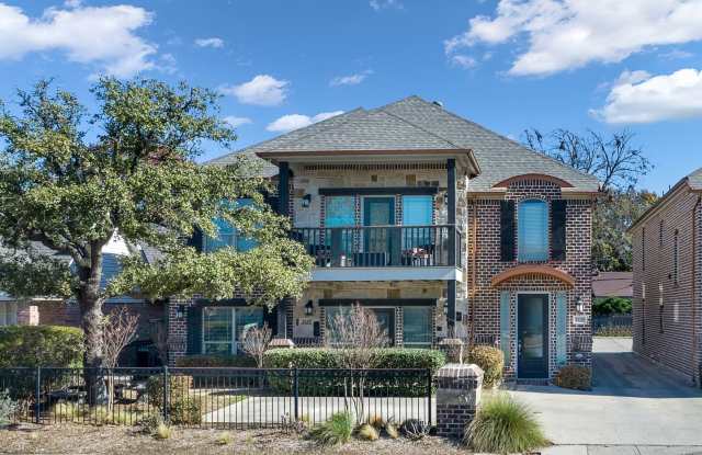 * MOVE IN SUMMER 7/19/2027 * 5 Bed 3 Bath Very Short Walk to TUC Campus - 3120 Rogers Avenue, Fort Worth, TX 76109