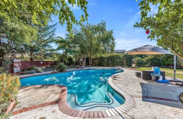 400 Clay Street photos photos