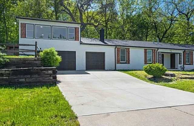 8852 Woodland Road Gallery 2