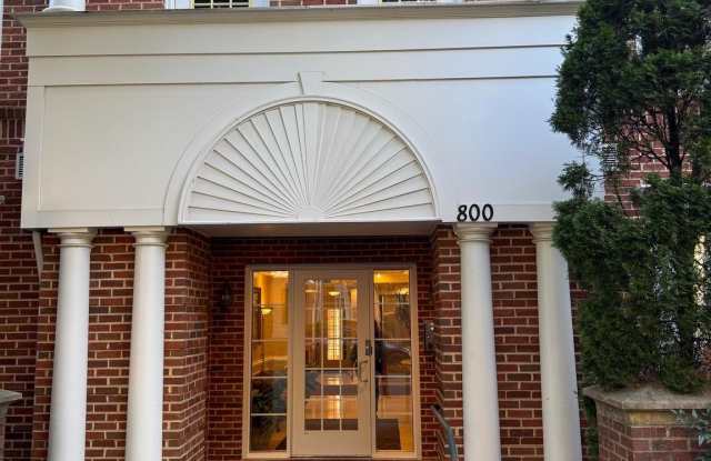 800 GRAND CHAMPION Drive photos photos