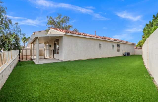 Stunning Backyard, Single Story 3 Bedroom with Hardwood Floors & Covered Patio - 7904 Smokey Ridge Court, Las Vegas, NV 89131