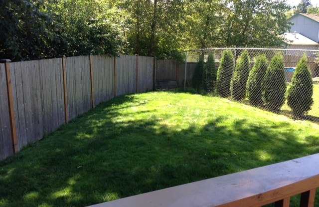 Beautiful 3 Bedroom 2 1/2 Bath Townhome in Tacoma!!! Gallery 3