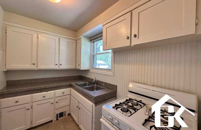 Great Location! Oak Park Updated 3 Bedroom Home - Now Available! Gallery 3