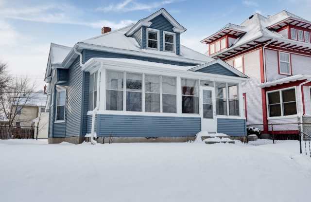 4BD 2BA House. Refurbished, large house, great location. - 948 Iglehart Avenue, St. Paul, MN 55104