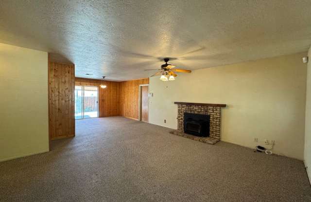 Hesperia Home on Spacious Lot Gallery 4