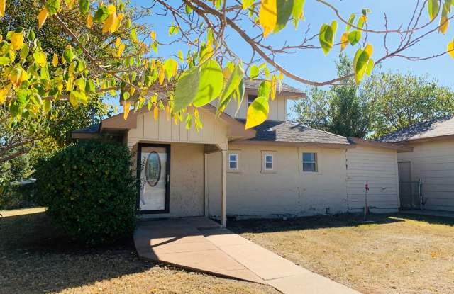 2912 SW J Ave House photos photos