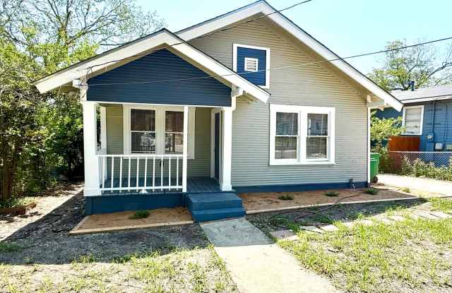 AVAILABLE NOW! Convenient 4 Bedroom / 1 Bath Home Near Downtown! photos photos