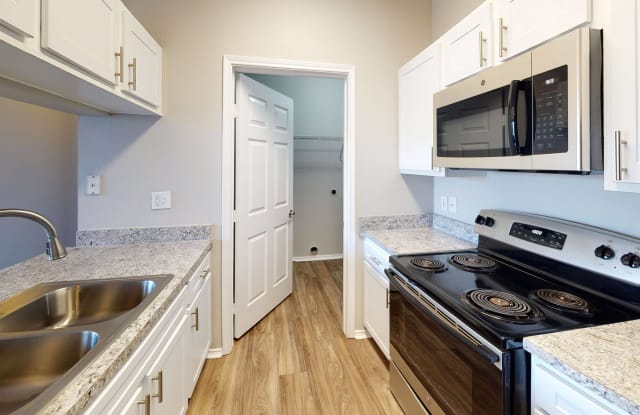 Montclair Parc Apartments Gallery 2