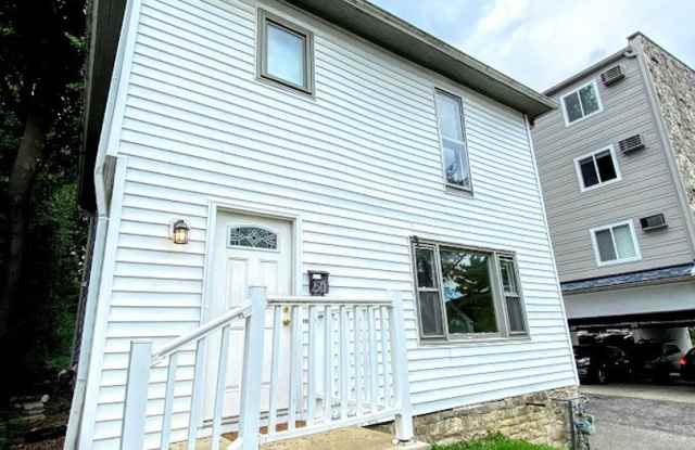 ***AVAILABLE AUGUST 2026*** 5 Bed 2 Bath House Downtown photos photos