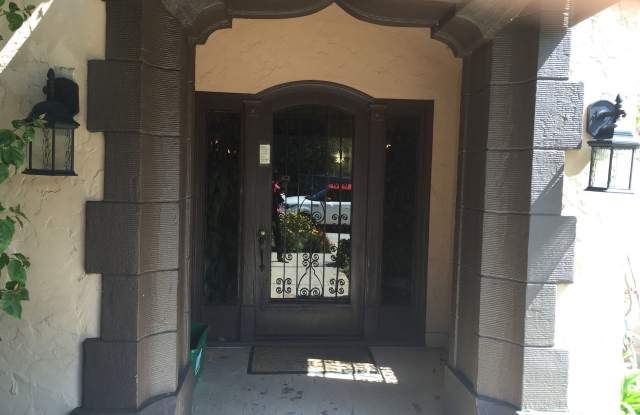 Historic Mediterranean Building in Great Location Gallery 3
