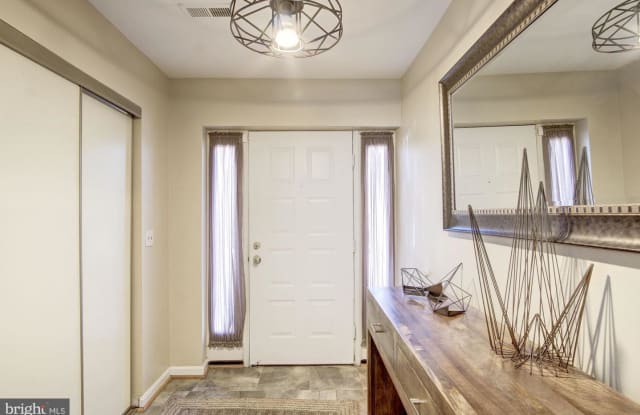 3252 BANNEKER DR NE #3252 Gallery 2