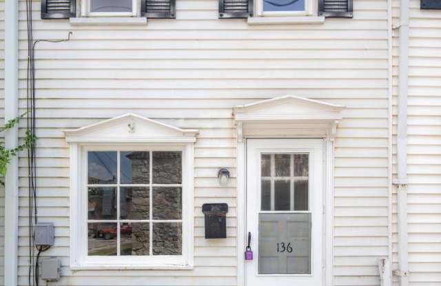 Off-Street Parking, Fenced Yard, and Laundry in your own Pet-Friendly Townhouse! photos photos