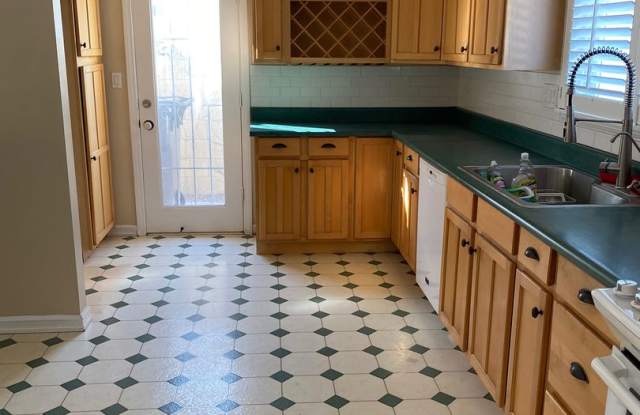 Beautiful 4 Bedroom Home for Rent in Huntington Beach - 17192 Rotterdam Lane, Huntington Beach, CA 92647