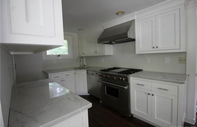 526 Danbury Road Gallery 3