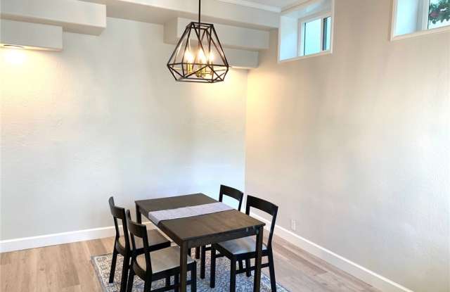 34102 Crystal Lantern Street Gallery 4