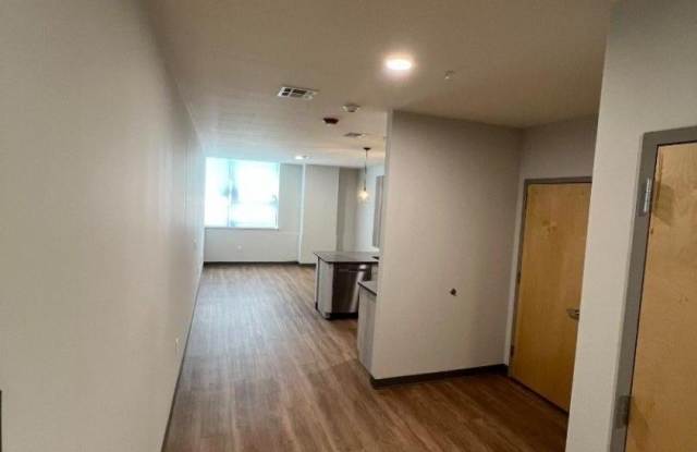 70 W Grand St photos photos
