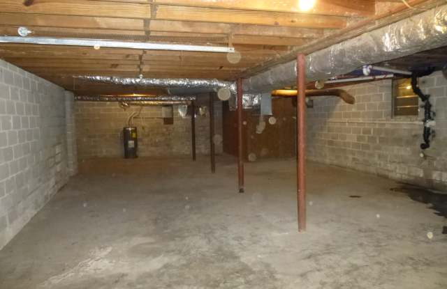 BACK ON THE MARKET! photos photos