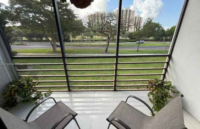 20500 W Country Club Dr photos photos